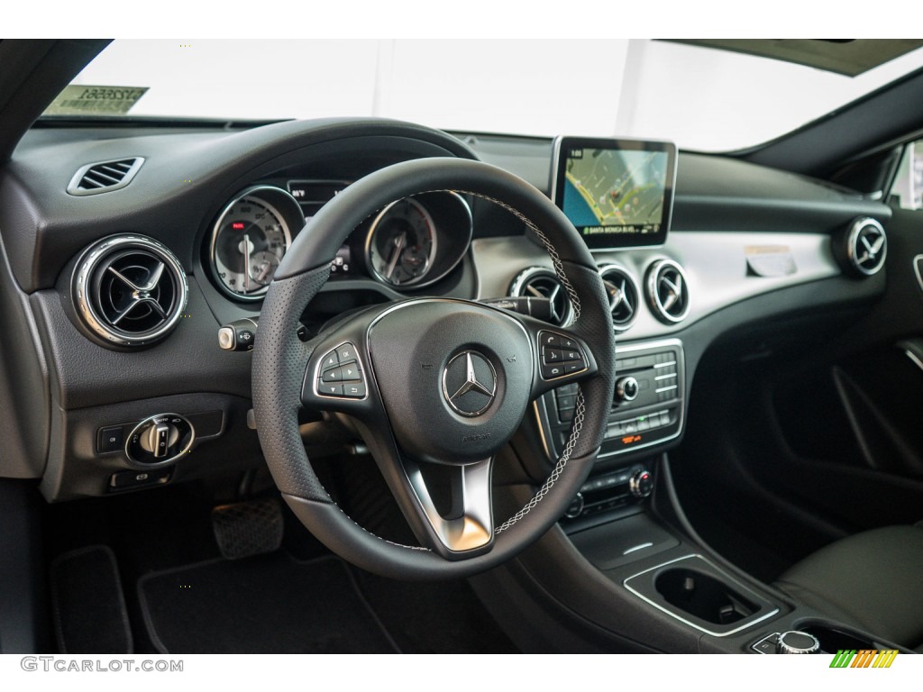 2016 GLA 250 - Cirrus White / Black photo #5