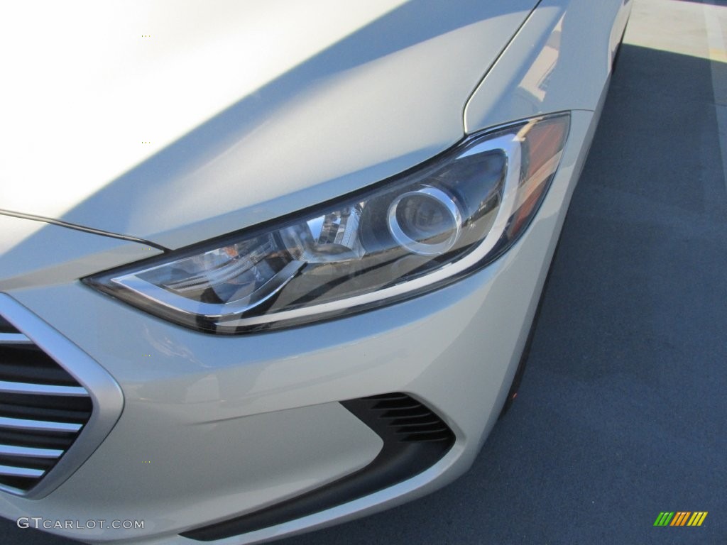 2017 Elantra SE - Beige / Beige photo #9