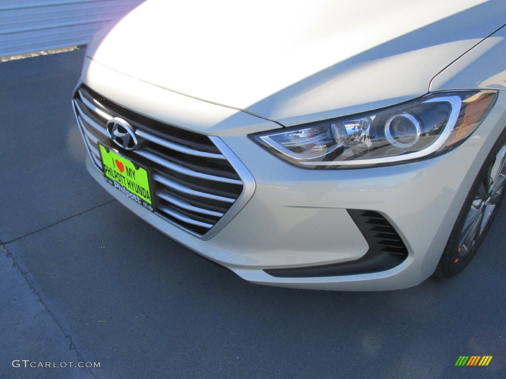 2017 Elantra SE - Beige / Beige photo #10