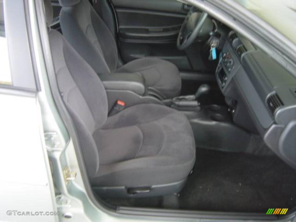 2004 Sebring LX Sedan - Satin Jade Pearl / Dark Slate Gray photo #18