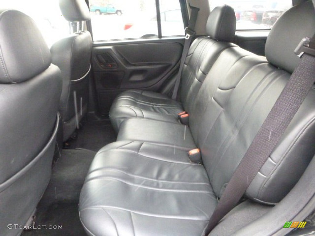 2004 Grand Cherokee Laredo 4x4 - Brillant Black Crystal Pearl / Dark Slate Gray photo #4