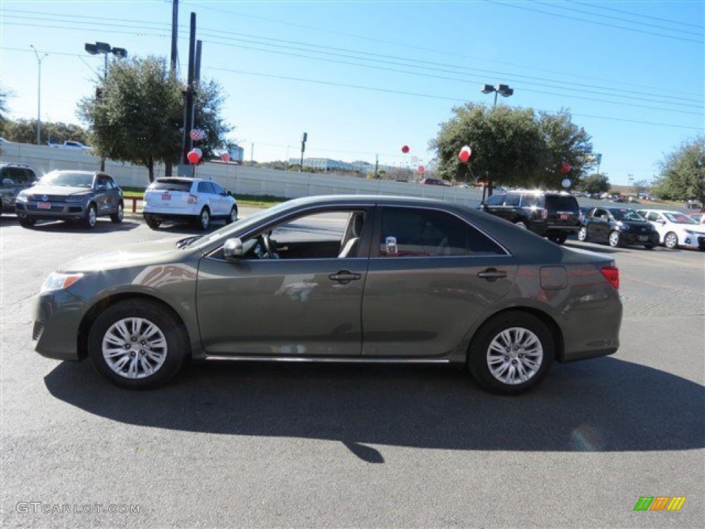 2013 Camry L - Cypress Green Metallic / Ivory photo #5
