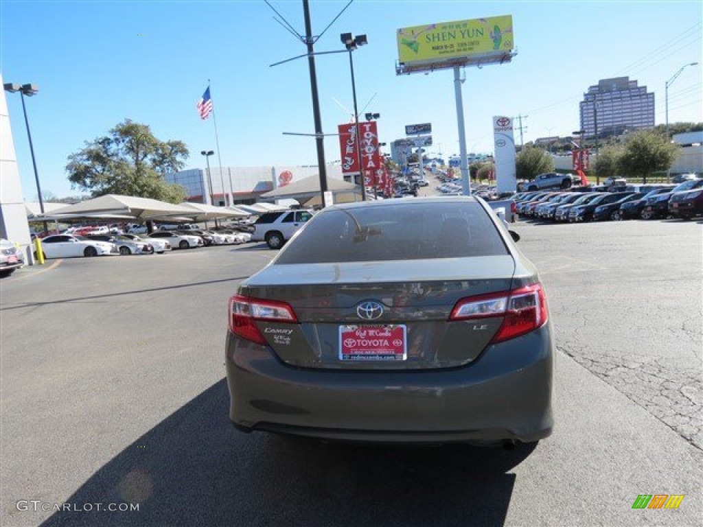 2013 Camry L - Cypress Green Metallic / Ivory photo #7