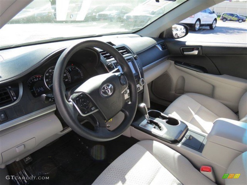2013 Camry L - Cypress Green Metallic / Ivory photo #13