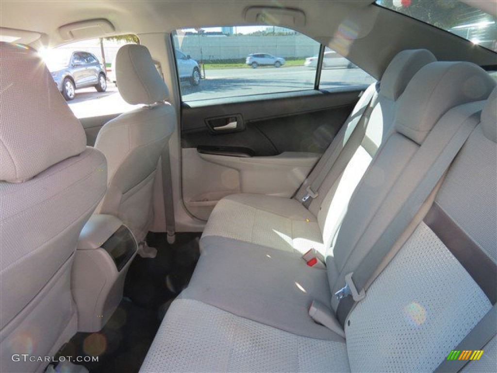 2013 Camry L - Cypress Green Metallic / Ivory photo #15