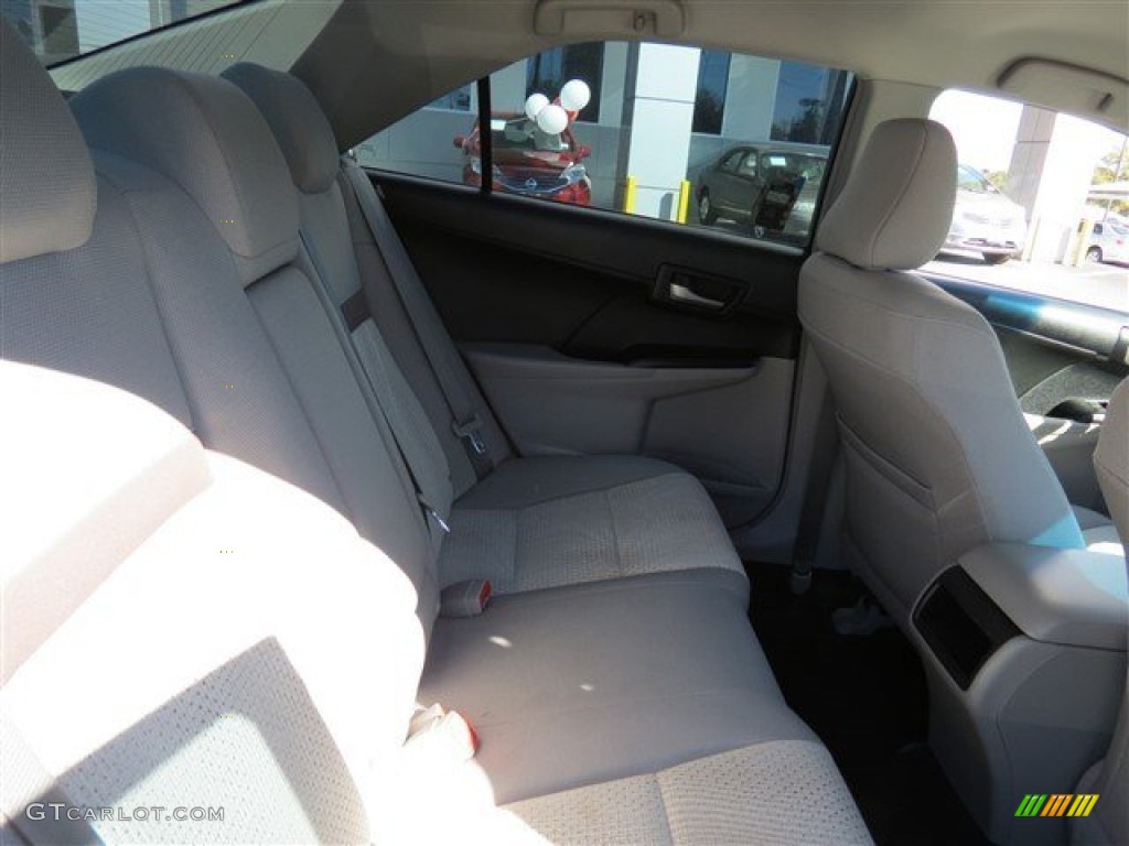 2013 Camry L - Cypress Green Metallic / Ivory photo #19