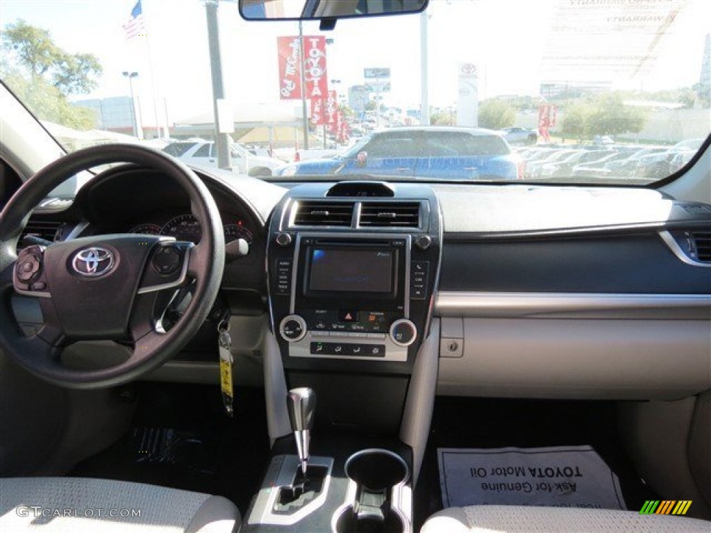 2013 Camry L - Cypress Green Metallic / Ivory photo #20