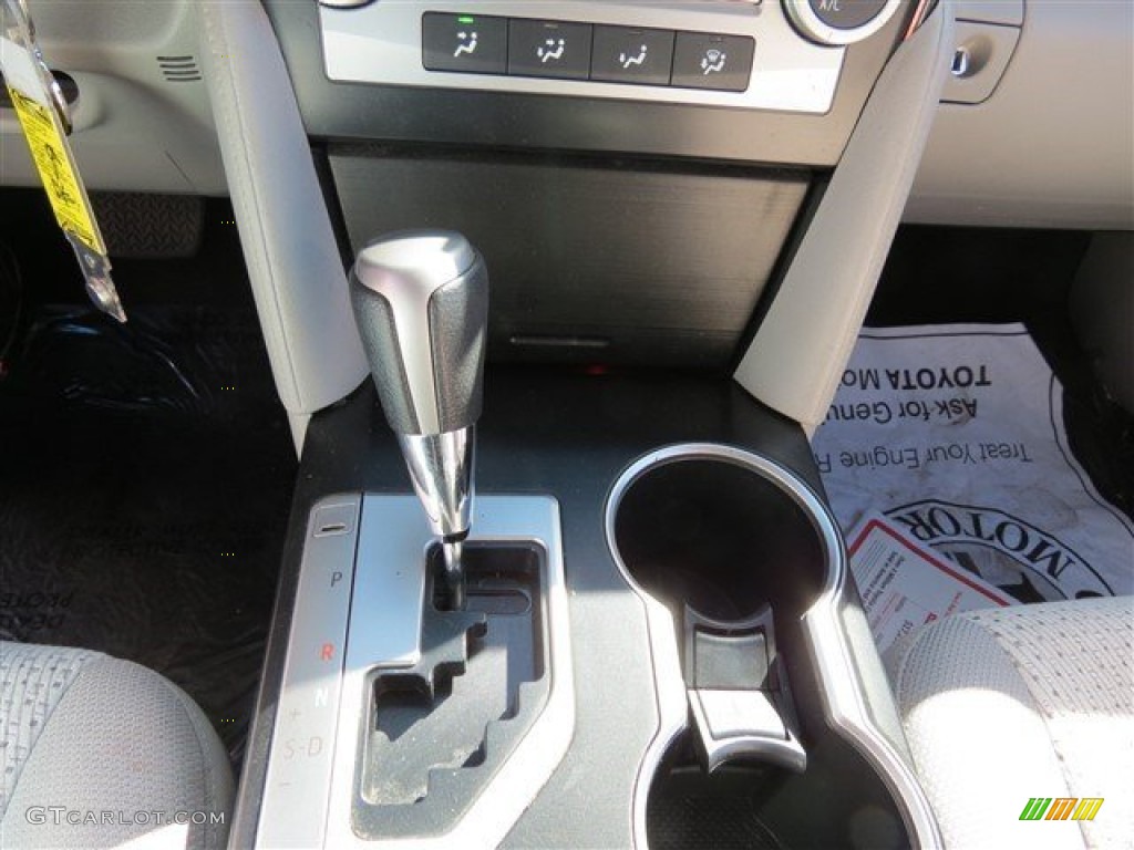 2013 Camry L - Cypress Green Metallic / Ivory photo #22