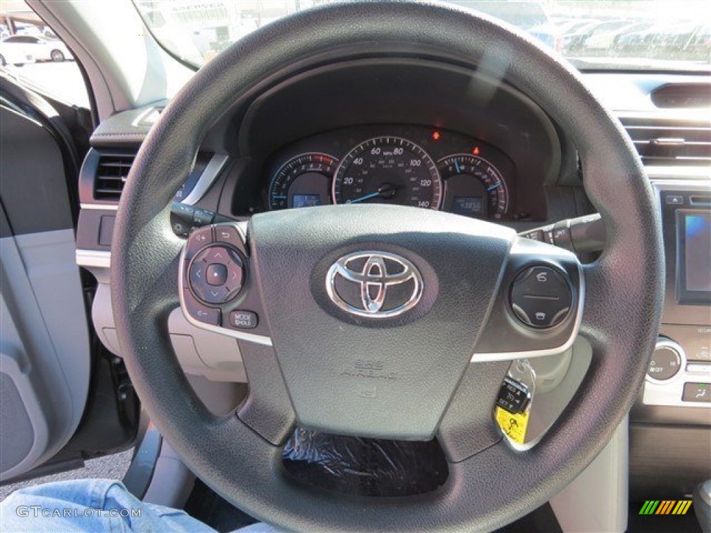 2013 Camry L - Cypress Green Metallic / Ivory photo #26