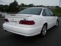 Performance White - Taurus SHO Photo No. 5