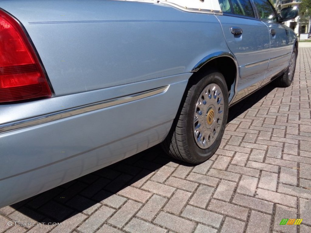 2004 Grand Marquis GS - Light Ice Blue Metallic / Medium Parchment photo #27