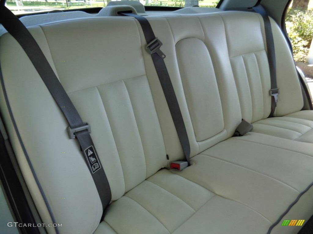 2004 Grand Marquis GS - Light Ice Blue Metallic / Medium Parchment photo #29