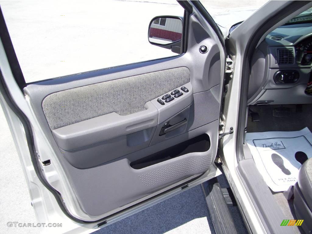 2004 Explorer XLS 4x4 - Silver Birch Metallic / Graphite photo #13