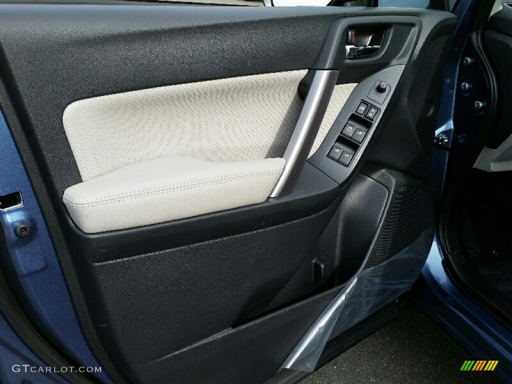 2016 Subaru Forester 2.5i Limited Gray Door Panel Photo #110767044