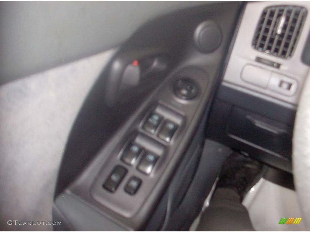 2004 Elantra GLS Sedan - Sterling Silver / Dark Gray photo #12