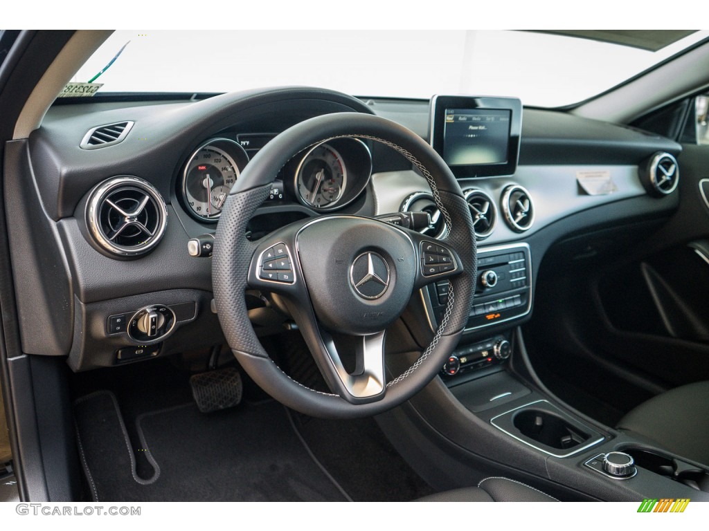 2016 GLA 250 - Cosmos Black Metallic / Black photo #5