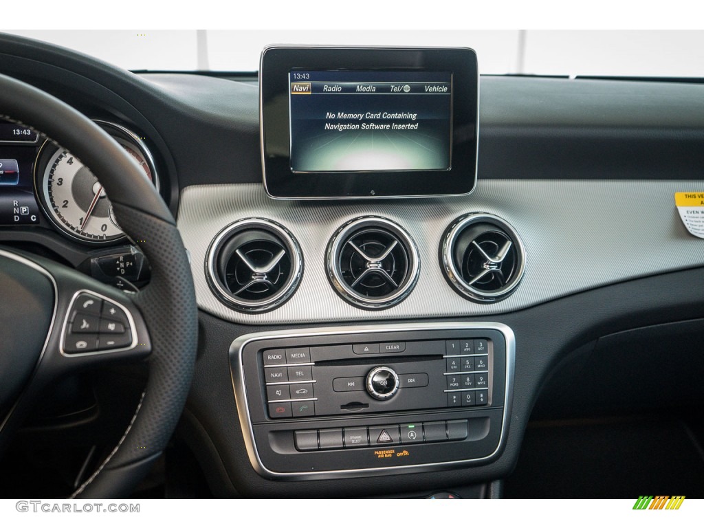 2016 GLA 250 - Cosmos Black Metallic / Black photo #8