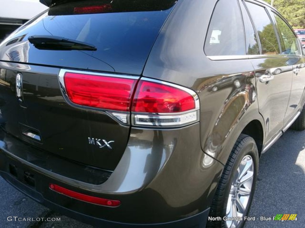 2011 MKX FWD - Earth Metallic / Medium Light Stone photo #36