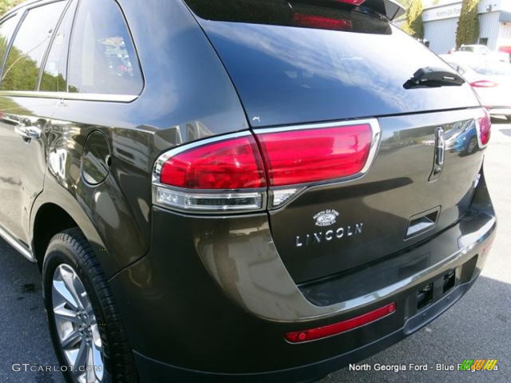 2011 MKX FWD - Earth Metallic / Medium Light Stone photo #37