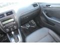 Black - Jetta SE Sedan Photo No. 13