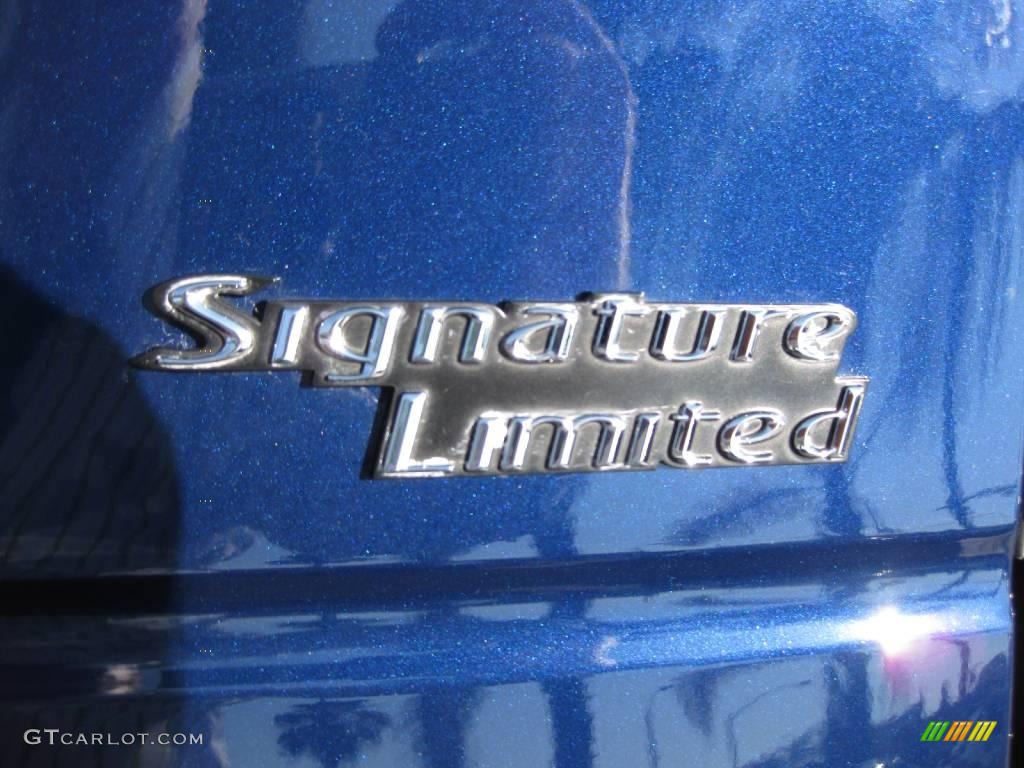 2008 Town Car Signature Limited - Dark Blue Metallic / Black photo #16