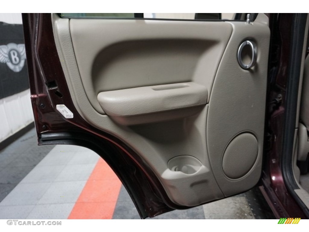 2004 Liberty Limited 4x4 - Deep Molten Red Pearl / Light Taupe/Dark Slate Gray photo #15