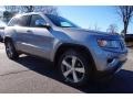 Front 3/4 View of 2016 Grand Cherokee Limited