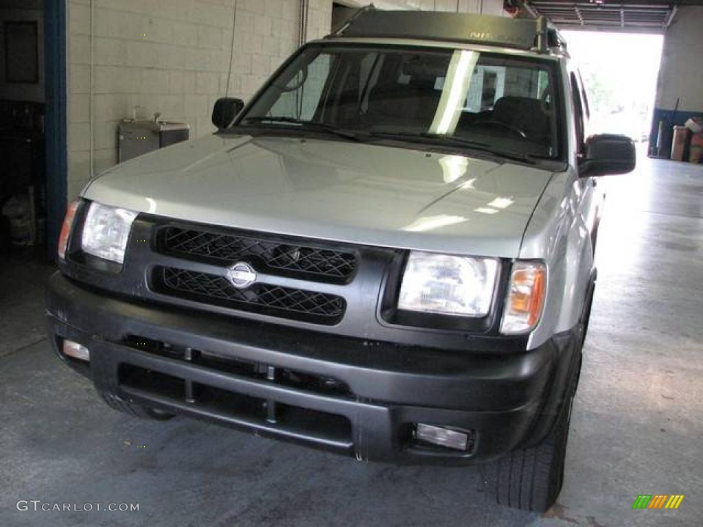 2001 Xterra SE V6 4x4 - Silver Ice Metallic / Dusk Gray photo #1