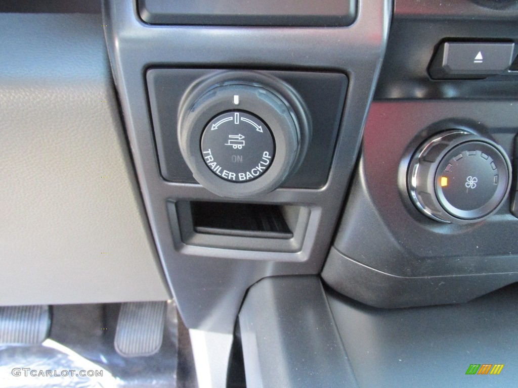 2016 F150 XLT SuperCrew - Blue Jeans / Medium Earth Gray photo #30