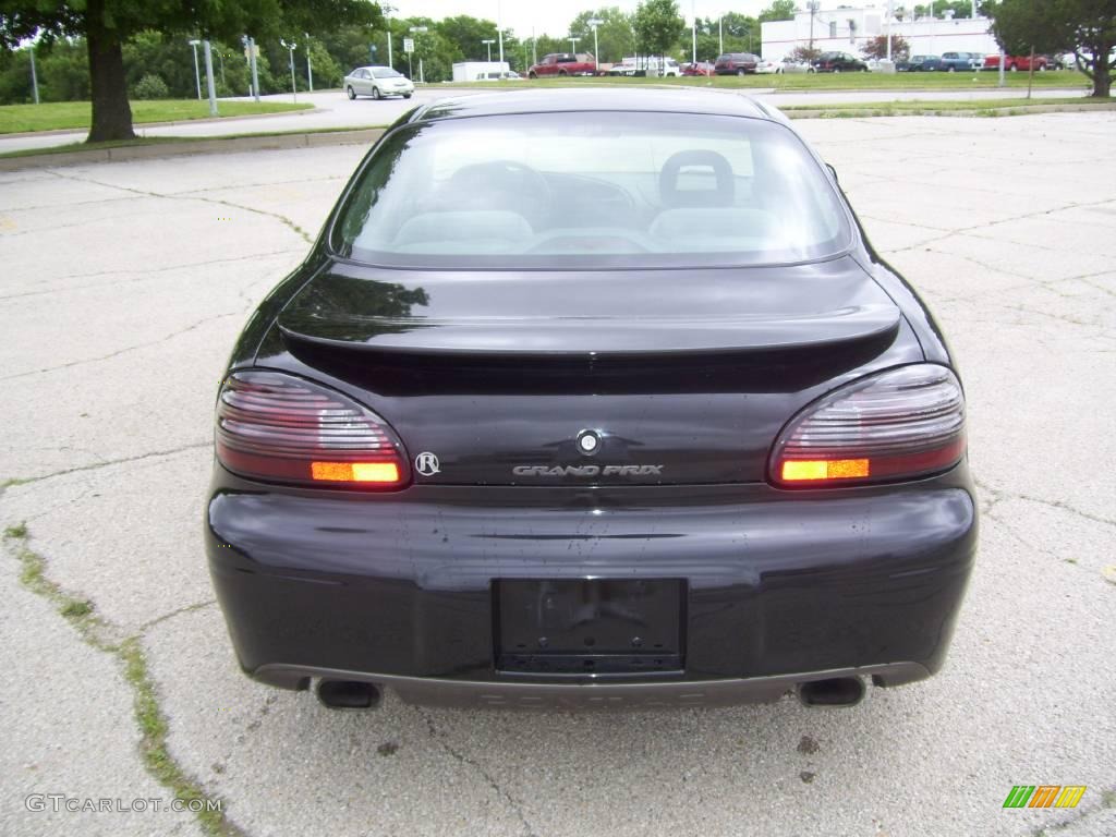 2002 Grand Prix GT Sedan - Black / Graphite photo #7