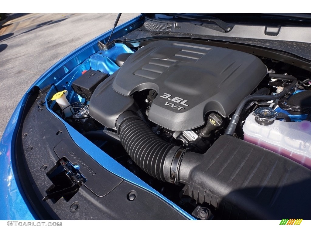 2016 Dodge Charger SXT Engine Photos