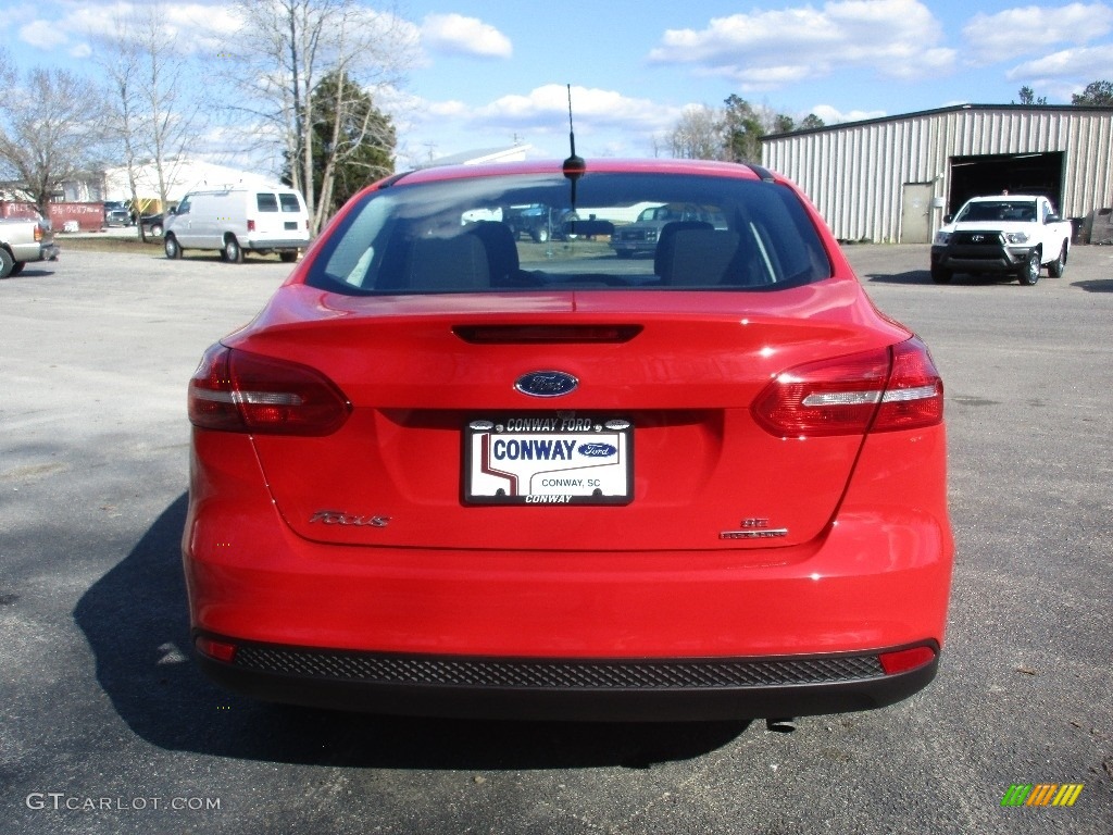2016 Focus SE Sedan - Race Red / Charcoal Black photo #4