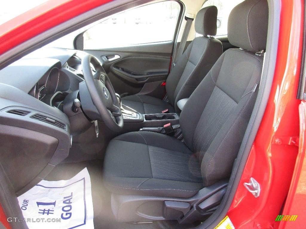 2016 Focus SE Sedan - Race Red / Charcoal Black photo #12