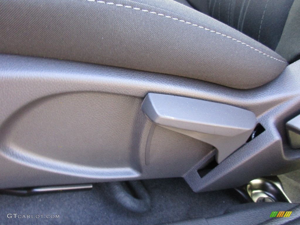 2016 Focus SE Sedan - Race Red / Charcoal Black photo #13