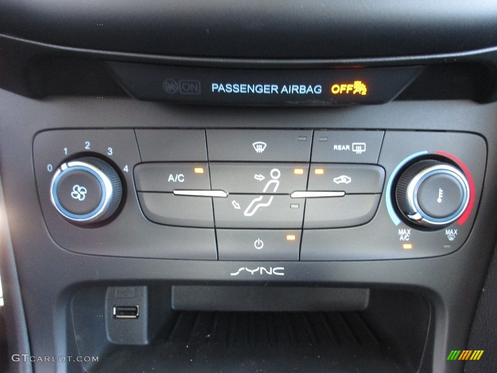 2016 Focus SE Sedan - Race Red / Charcoal Black photo #23