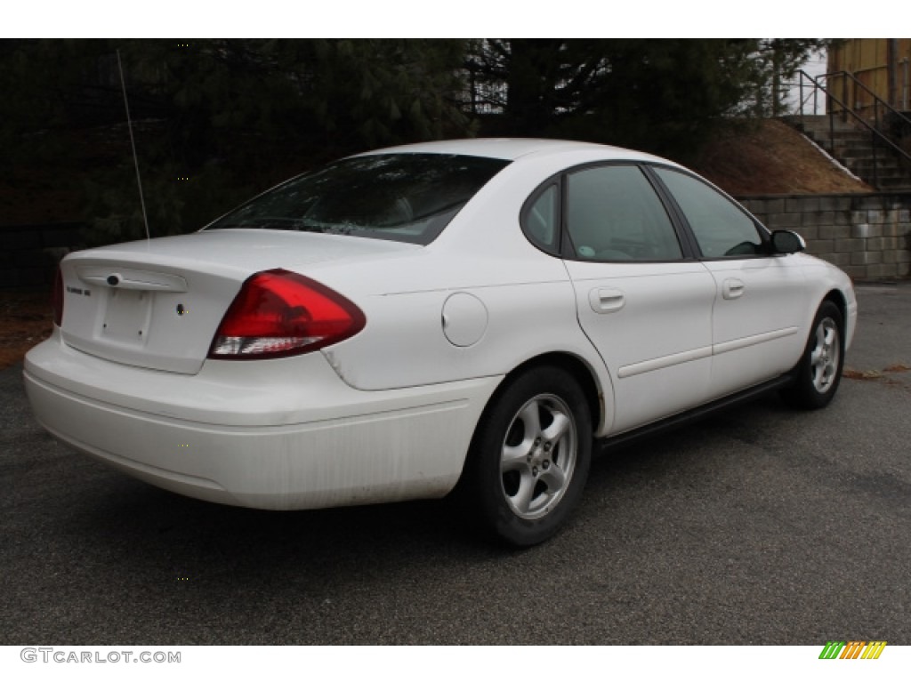 2004 Taurus SE Sedan - Vibrant White / Medium Graphite photo #3