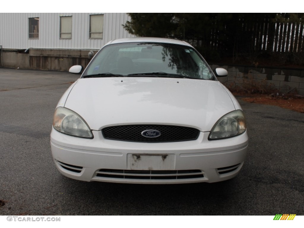 2004 Taurus SE Sedan - Vibrant White / Medium Graphite photo #8