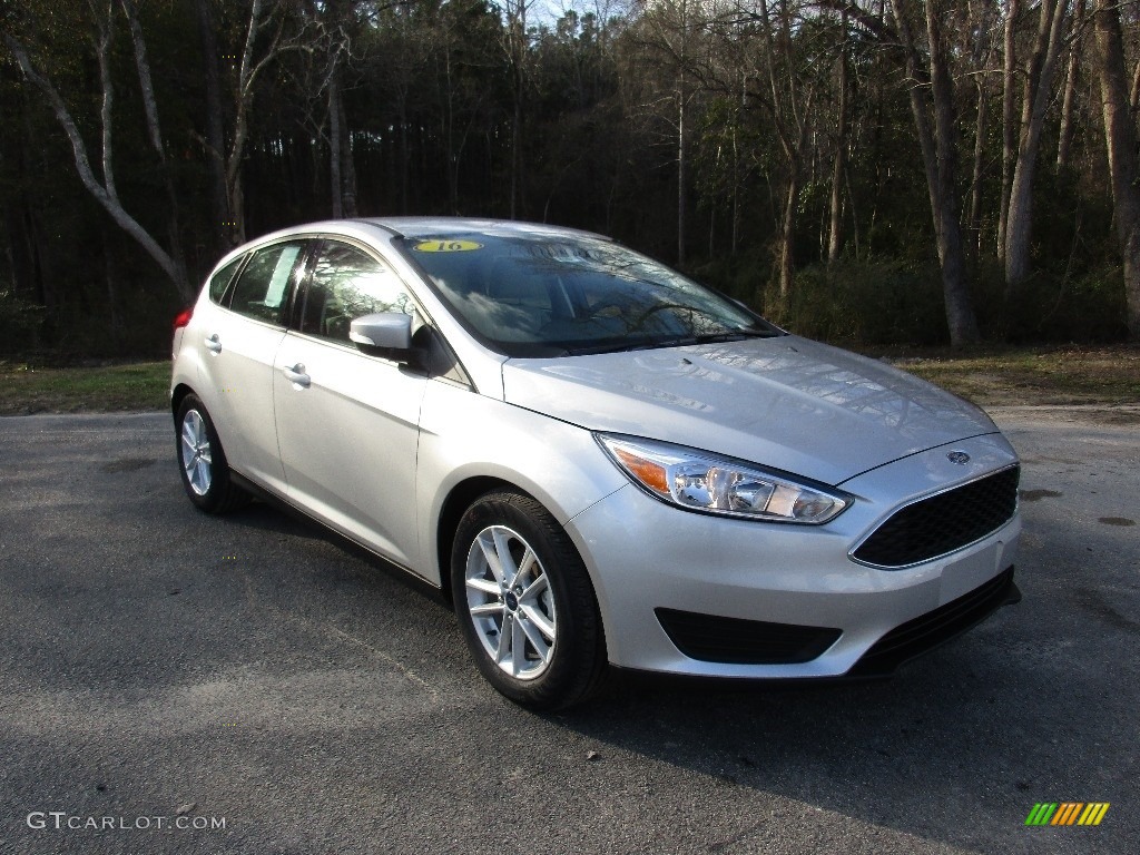 2016 Focus SE Hatch - Ingot Silver / Medium Light Stone photo #1