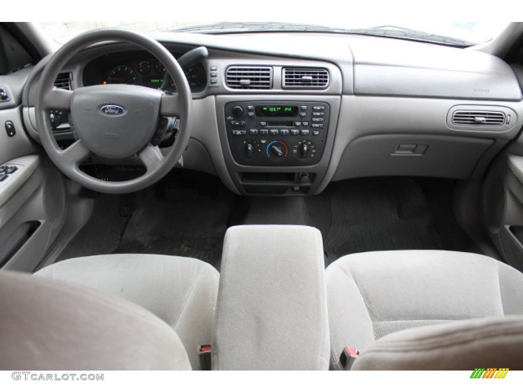2004 Taurus SE Sedan - Vibrant White / Medium Graphite photo #10
