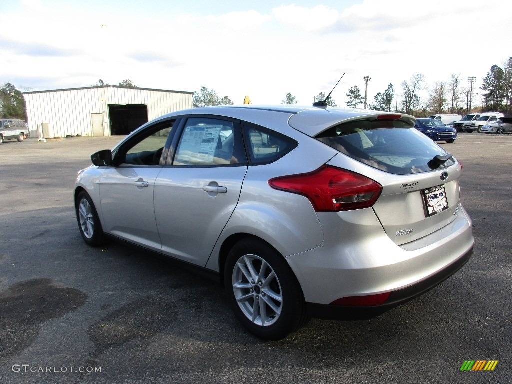 2016 Focus SE Hatch - Ingot Silver / Medium Light Stone photo #5
