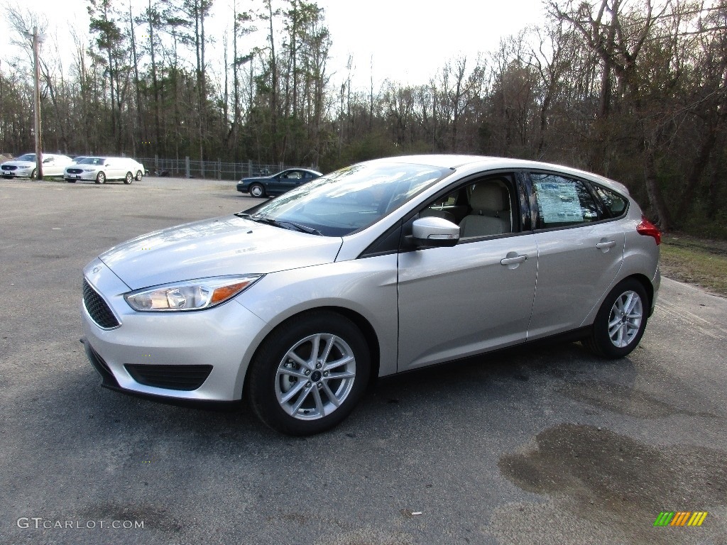 2016 Focus SE Hatch - Ingot Silver / Medium Light Stone photo #7