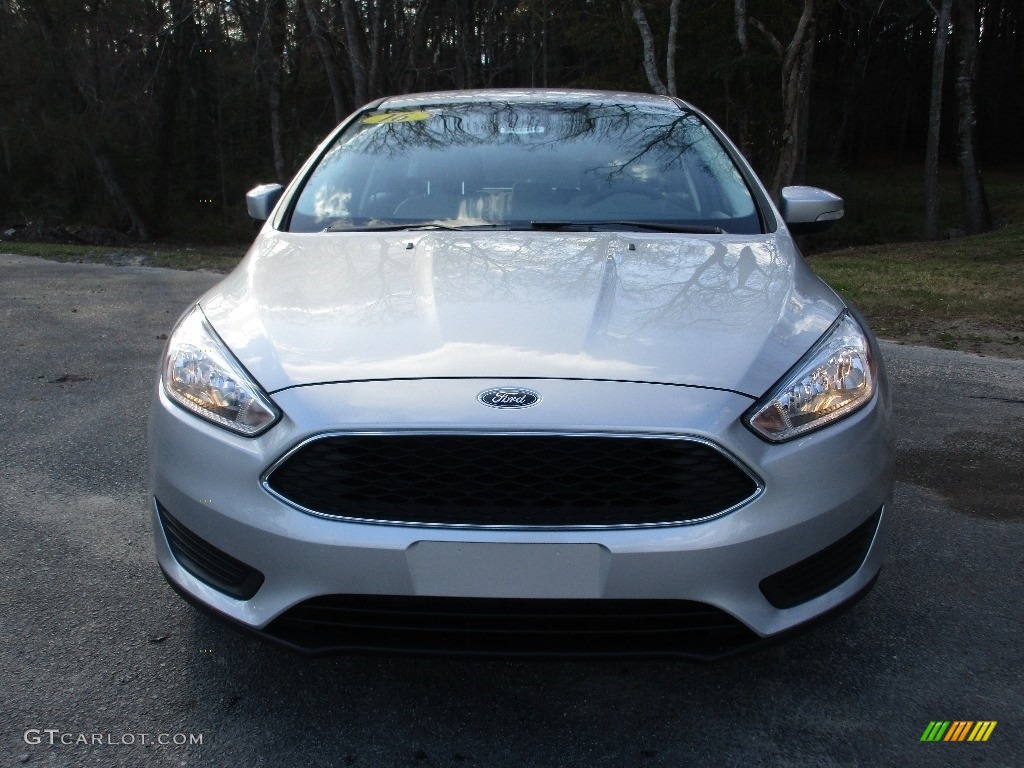 2016 Focus SE Hatch - Ingot Silver / Medium Light Stone photo #8