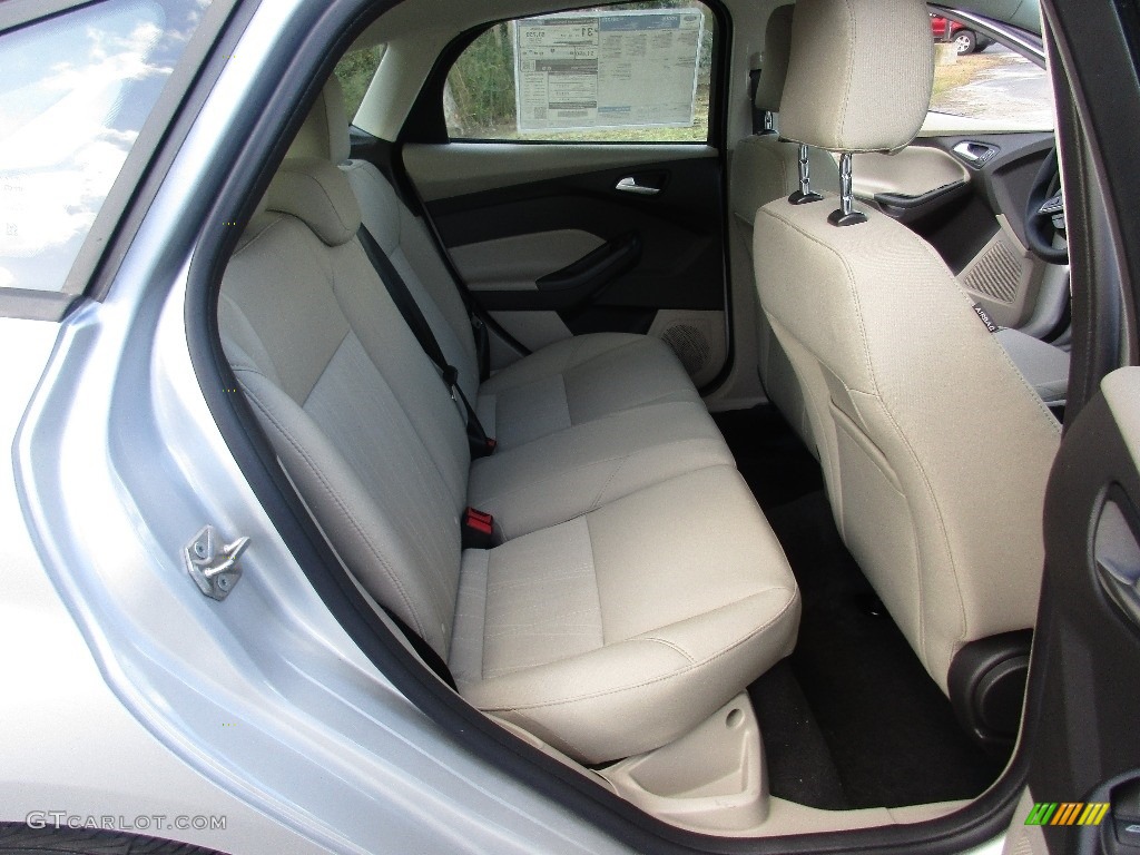 2016 Focus SE Hatch - Ingot Silver / Medium Light Stone photo #16
