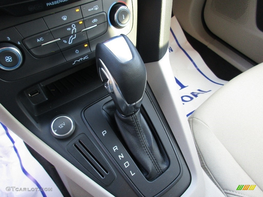 2016 Focus SE Hatch - Ingot Silver / Medium Light Stone photo #22