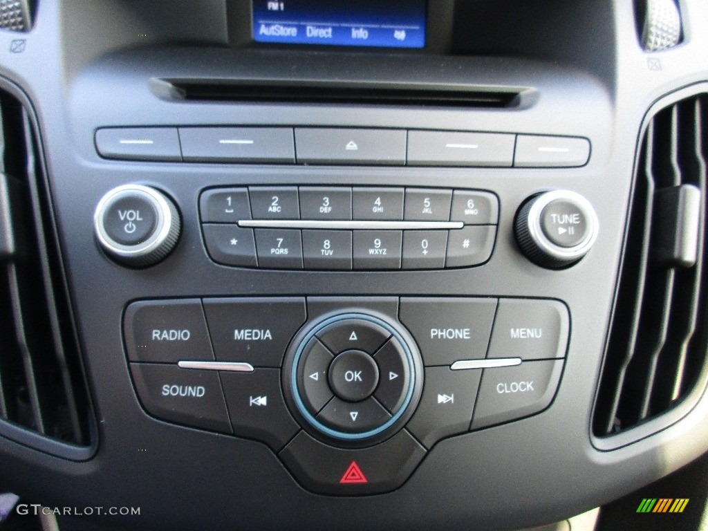 2016 Focus SE Hatch - Ingot Silver / Medium Light Stone photo #24