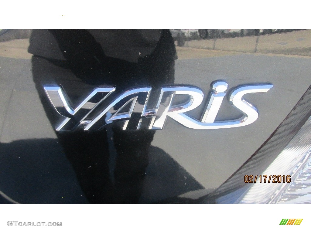 2012 Yaris L 5 Door - Black Sand Pearl / Ash Gray photo #14