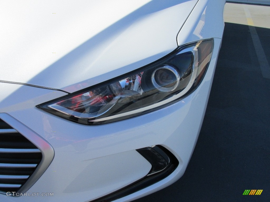 2017 Elantra SE - White / Beige photo #9
