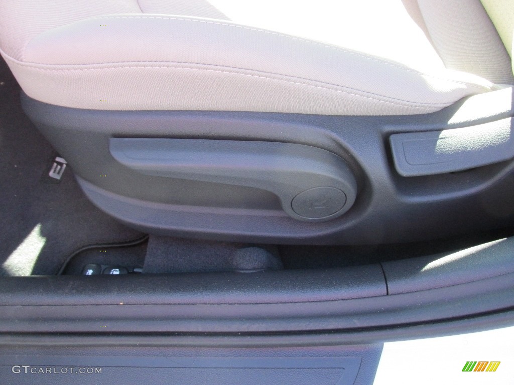 2017 Elantra SE - White / Beige photo #22