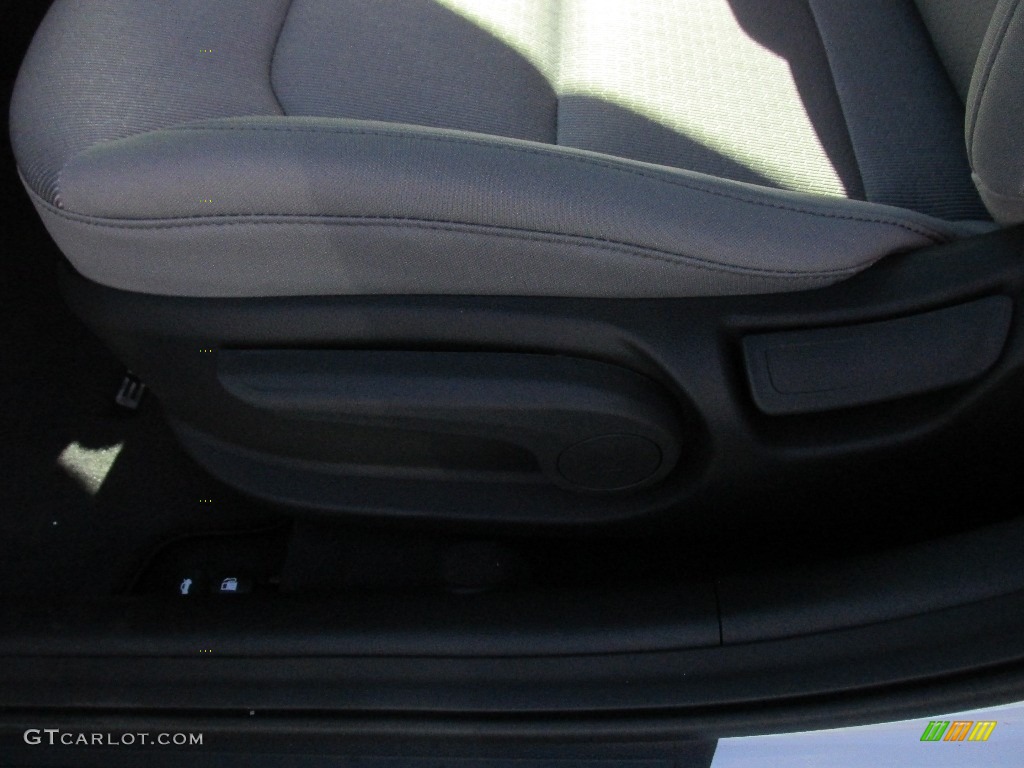 2017 Elantra SE - White / Gray photo #22