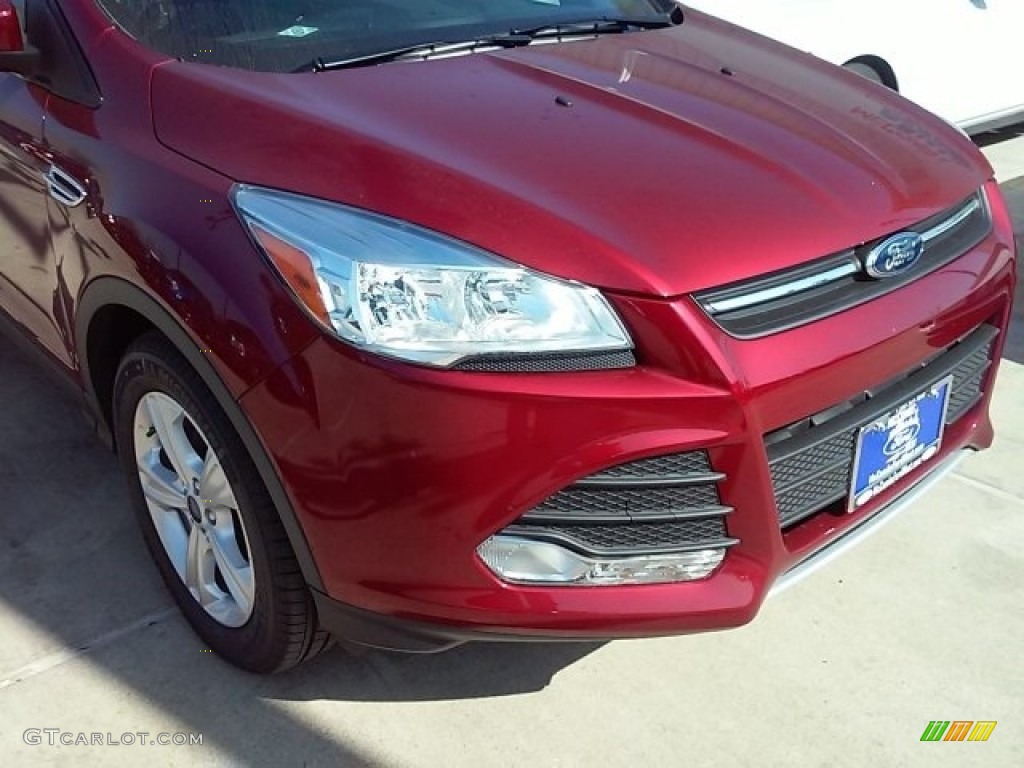 2016 Escape SE - Ruby Red Metallic / Charcoal Black photo #2